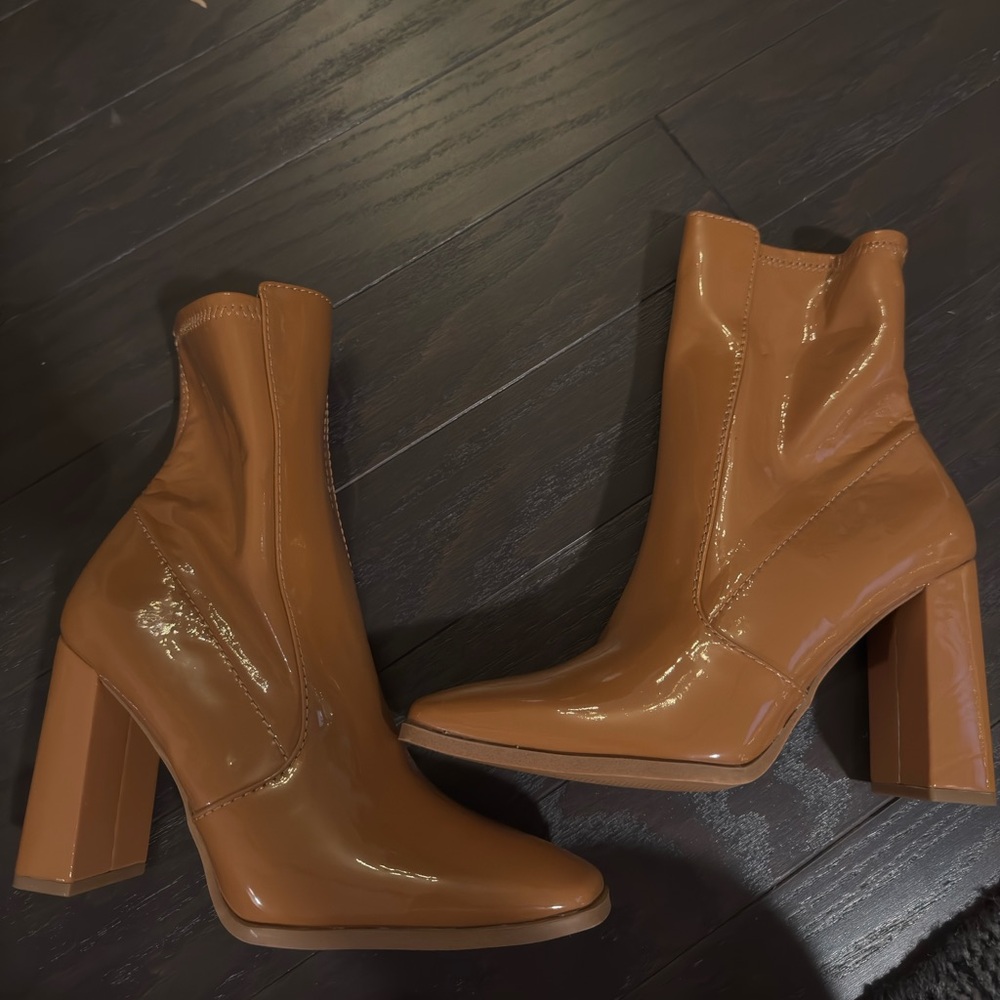 Elegant Tan Ankle Boots